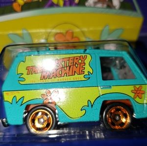 Hot Wheels Mystery Machine Warner Bros 100th Anniversary. 1/64 Scale
